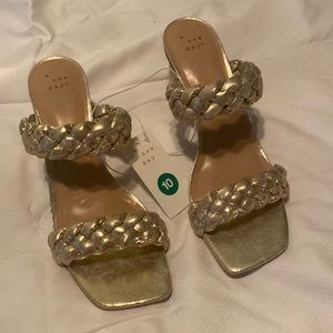 Gently used size 10 slide ins gold